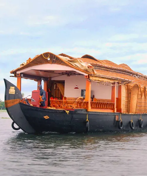Luxury-Houseboat