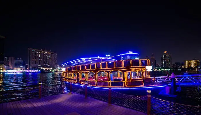 Dubai Marina Dinner Cruise in Dubai Water