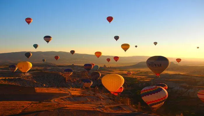 Multiple Hot air Balloons flying in Dubai