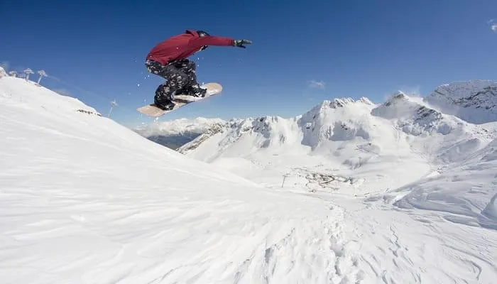 Snowboarding in manali