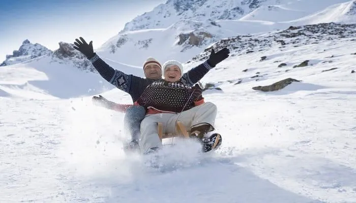 snow sledding in manali